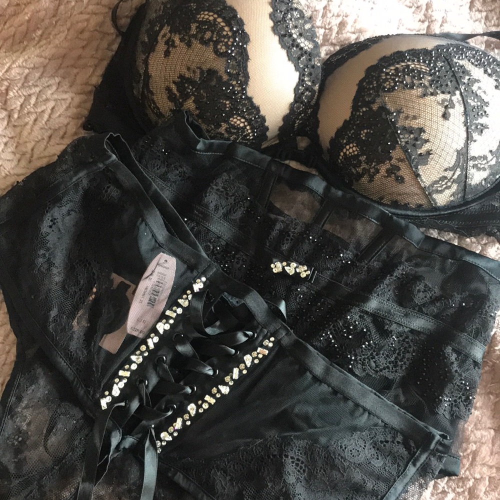 NWT 36D/L VS DESIGNER COLLECTION SWAROVSKI SET